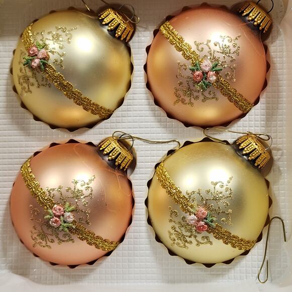 Hand Decorated Glass Christmas Balls Ornaments Peach & Gold x4 By Krebs Vintage - Picture 3 of 6